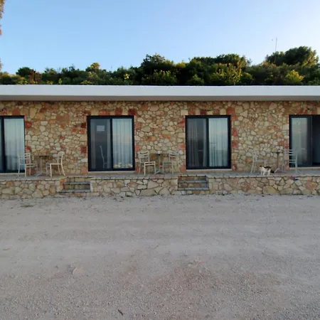 Aparthotel Pigeon Cave Ksamil